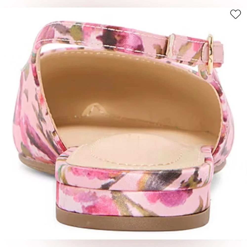 Liz Claiborne step out